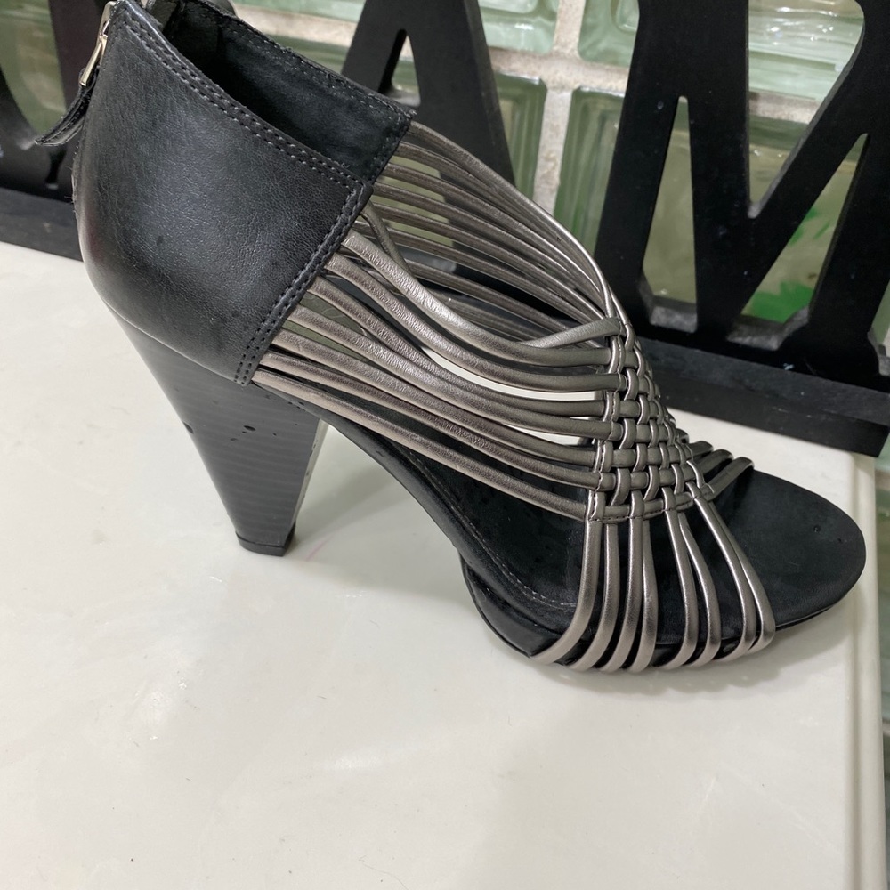 Shoe - Picture 6 of 6